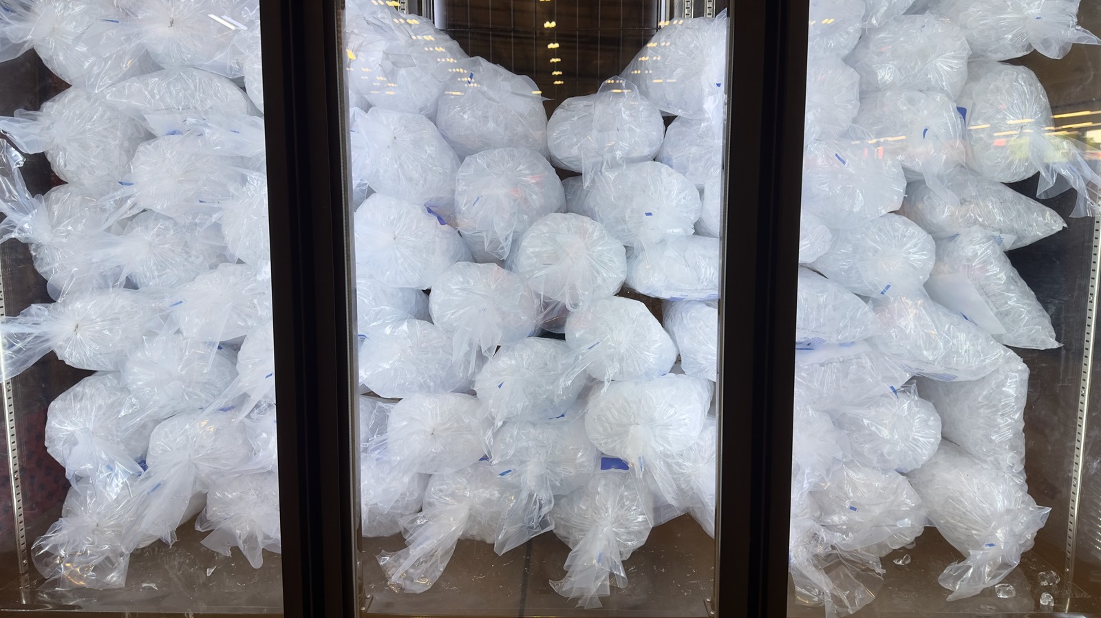 <a href="https://www.foodrepublic.com/1987959/common-mistake-transferring-ice-bag-to-freezer/" target="_blank">Avoid This Common Mistake When Transferring Ice From The Bag To The Freezer</a>