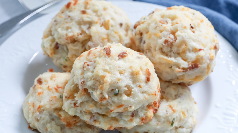 bacon cheddar biscuits