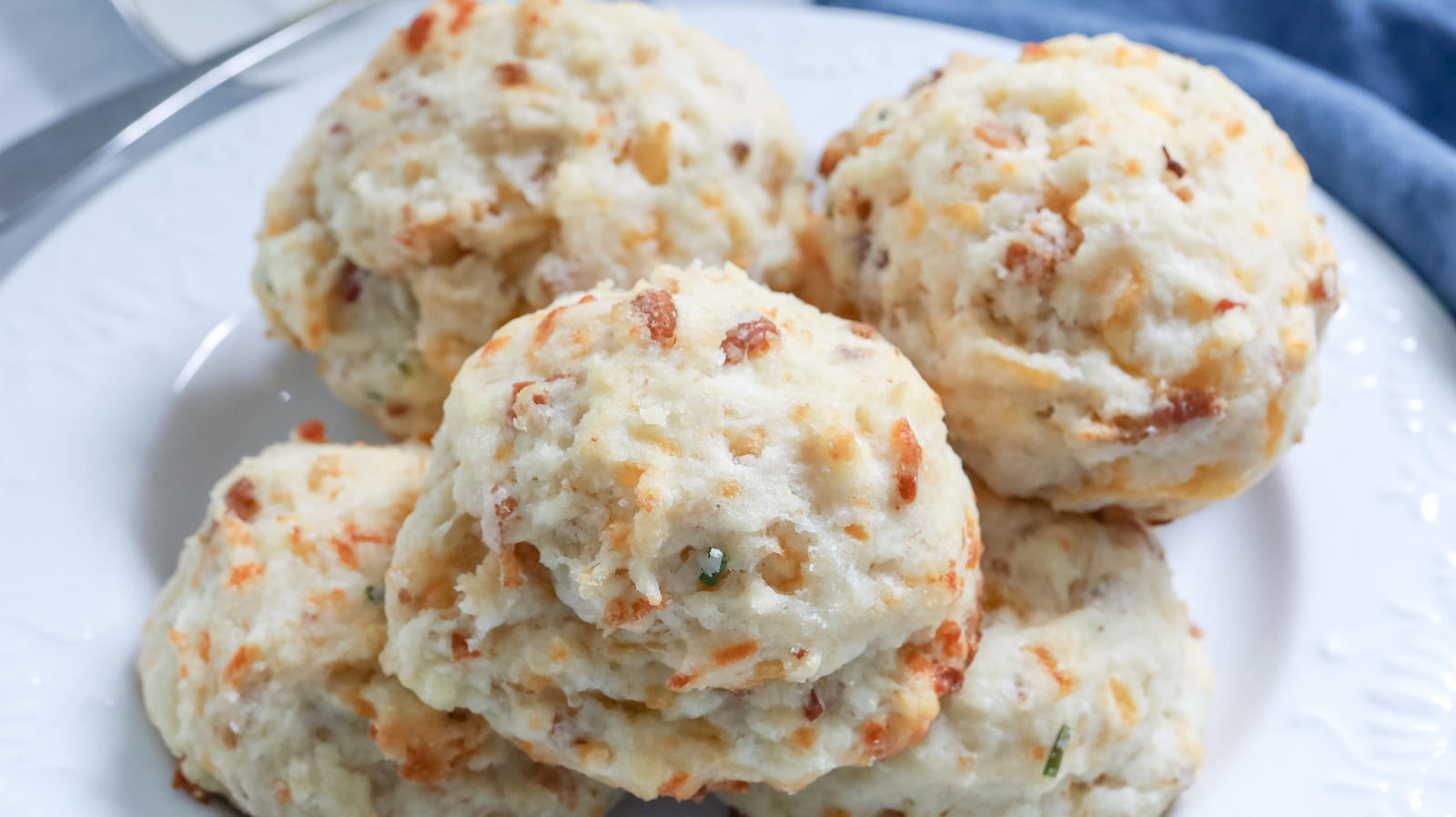 Ruby Tuesday Cheddar Biscuits Recipe: Easy, Cheesy Delights