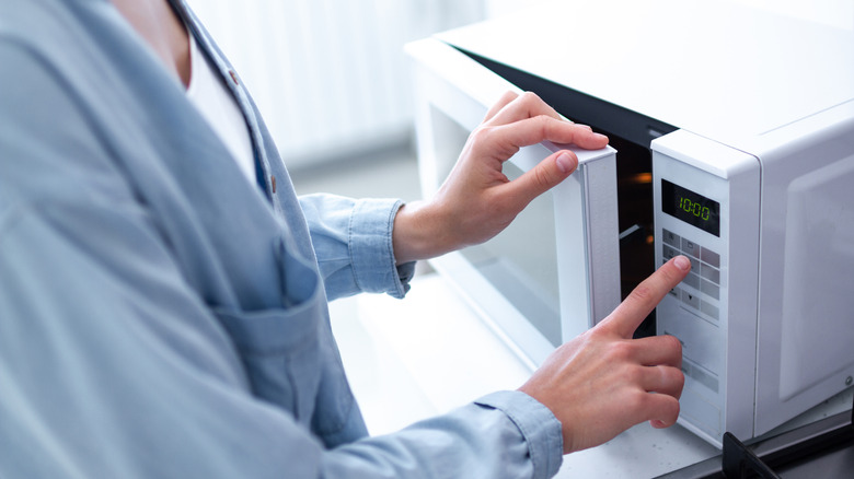 Using micowave to heat food