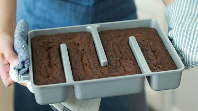 Baker's Edge brownie baking pan