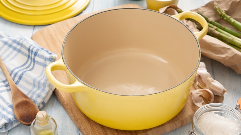 clean dutch oven