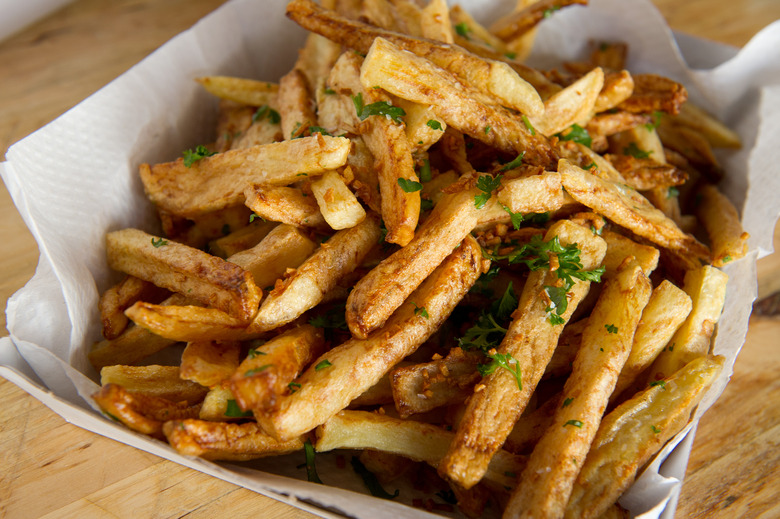 Ballpark-Style Garlic Fries Recipe