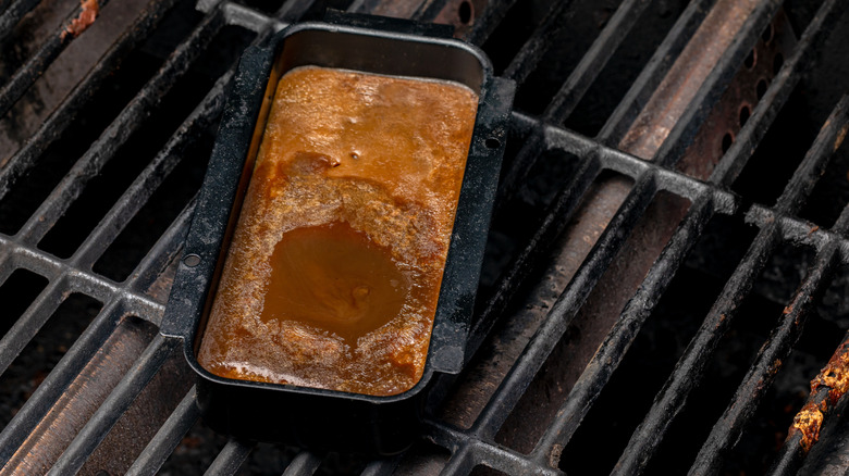 Barbecue drip pan full of grease