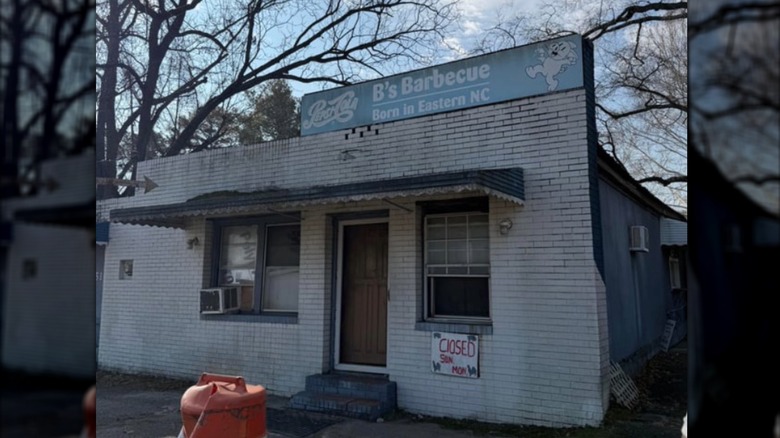 Storefront of B's Barbecue in Greenville