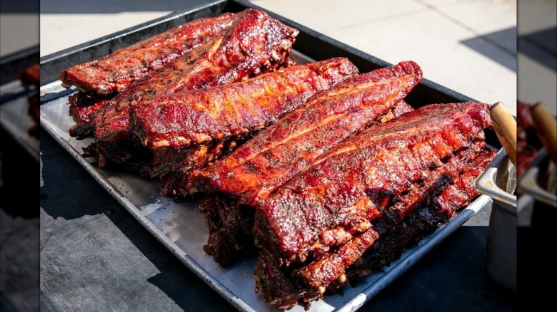 A tray of Pappy's ribs