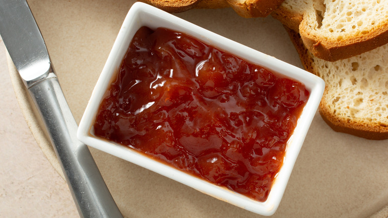 Guava jam in a small rectangular bowl.