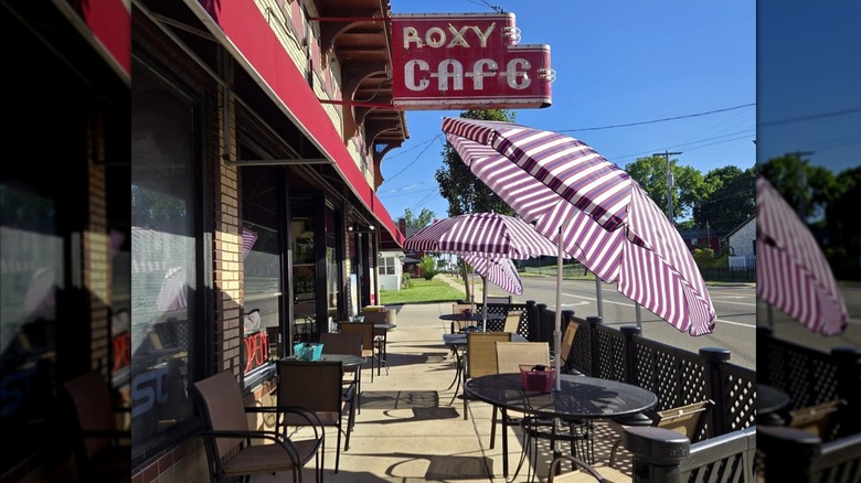 Roxy Cafe restaurant exterior.