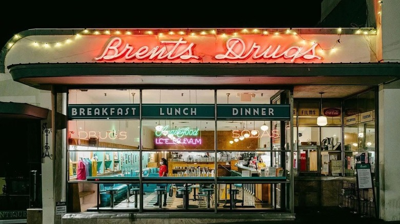 Brent's Drugs restaurant exterior.