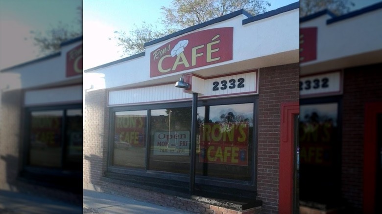 Ron's Cafe restaurant exterior.