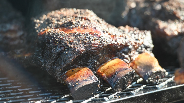 barbecued ribs on the grill.
