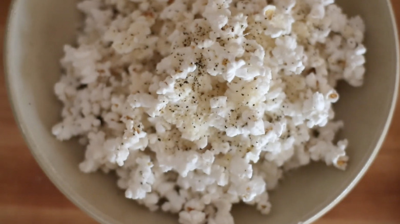 A close-up of cacio e pepe-flavored popcorn