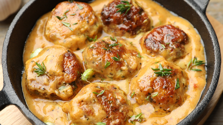 Meatballs in cream sauce