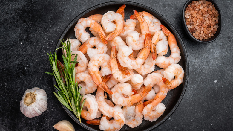 Peeled shrimp in a bowl
