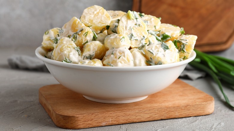 Creamy potato salad with herbs 