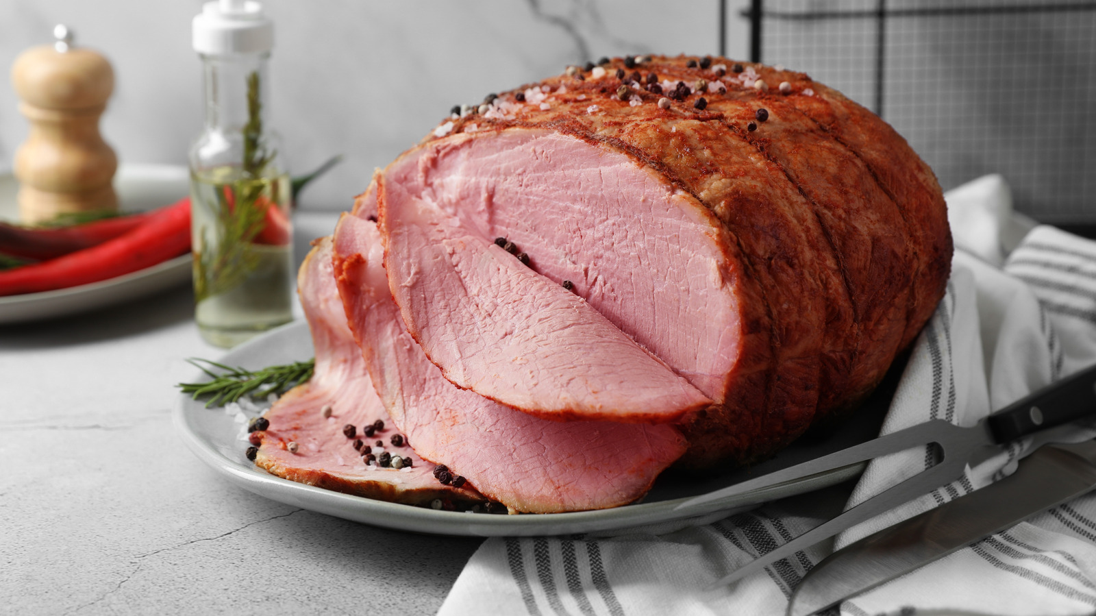 <a href="https://www.foodrepublic.com/2122241/boneless-vs-bone-in-vs-spiral-ham-cooking-processes/" target="_blank">Boneless Vs Bone-In Vs Spiral Ham: How Do The Cooking Processes Differ?</a>