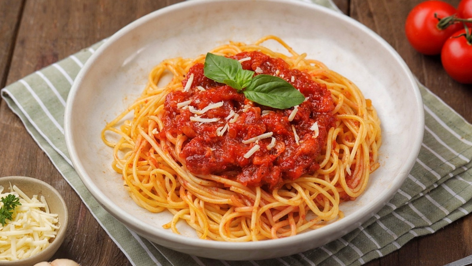 <a href="https://www.foodrepublic.com/1716130/boost-flavor-tomato-sauce-extra-step/" target="_blank">Boost The Flavor Of Tomato Sauce With One Extra Step</a>