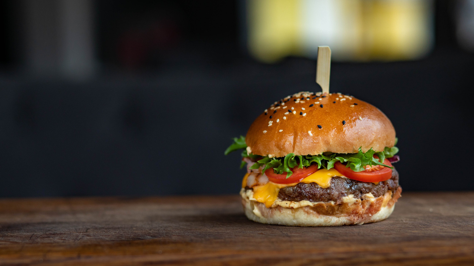 <a href="https://www.foodrepublic.com/1737818/seasoning-burgers-celery-salt/" target="_blank">Borrow A Seasoning From Chicago Hot Dogs For The Best Burgers</a>