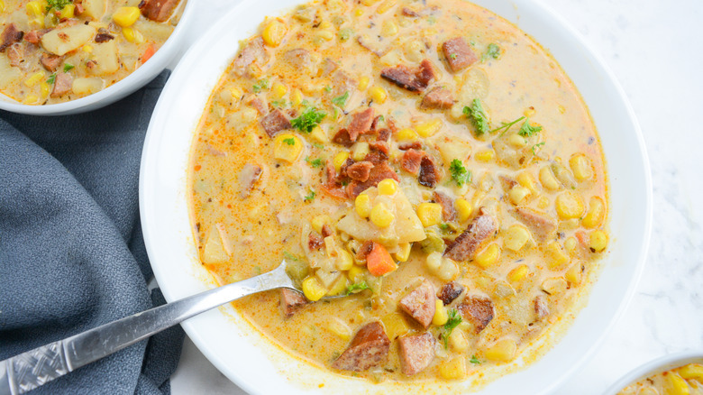 corn chowder with bacon bits