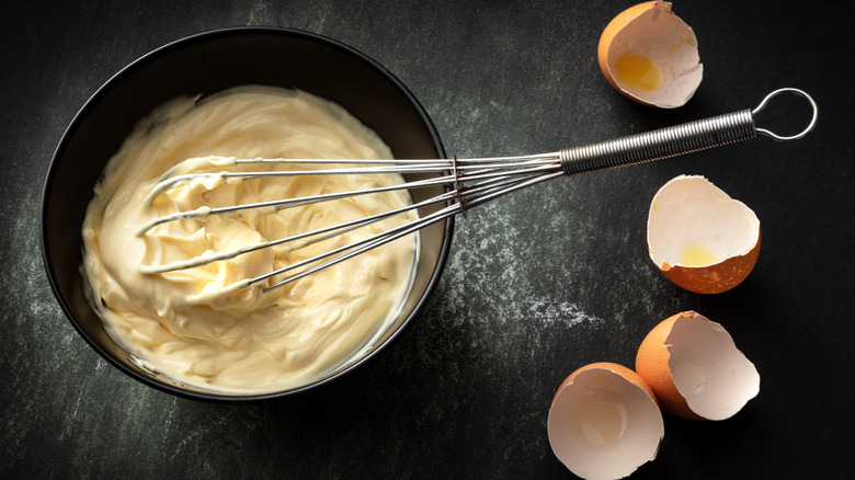 Mayonnaise with eggshells