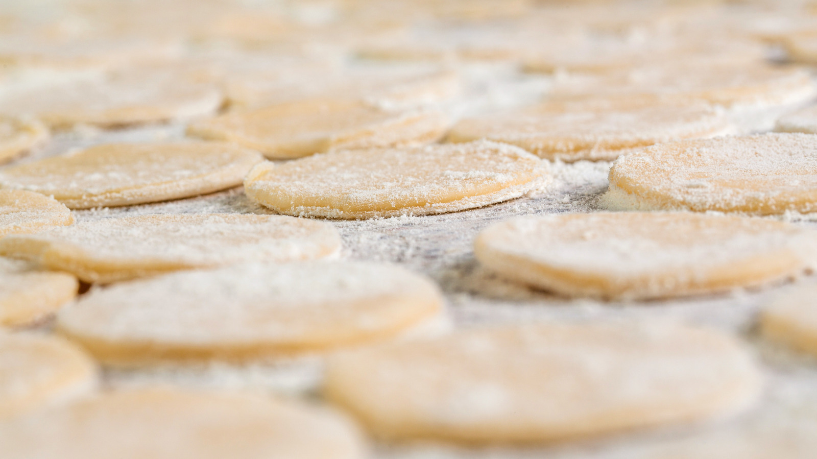 <a href="https://www.foodrepublic.com/1758614/self-rising-flour-cookies/" target="_blank">Can You Use Self-Rising Flour To Make Cookies?</a>