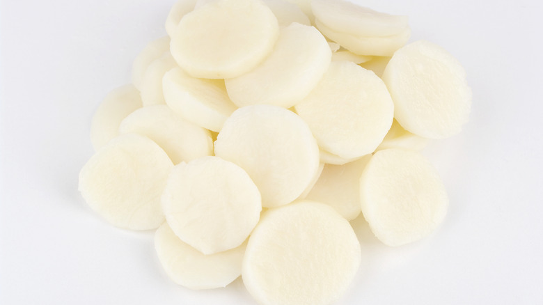 mound of water chestnuts