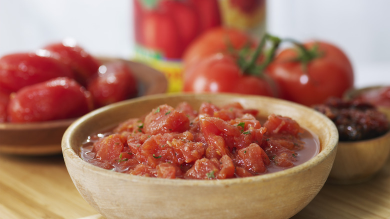 Canned tomato sauce 