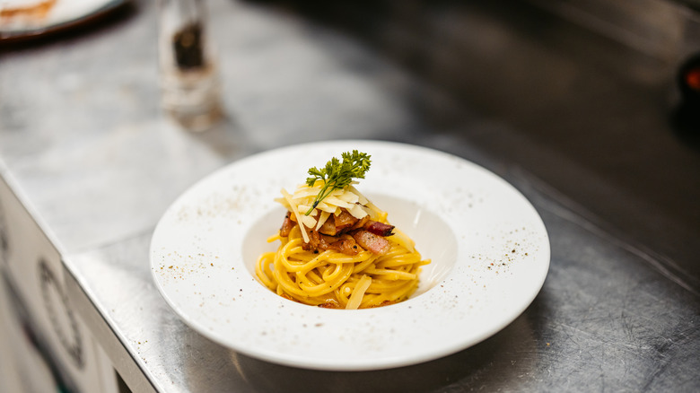 Pasta carbonara on a plate