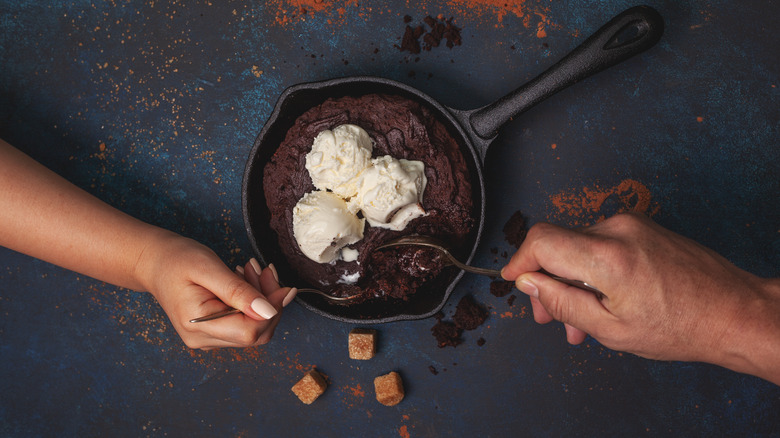  Cast iron brownie dessert