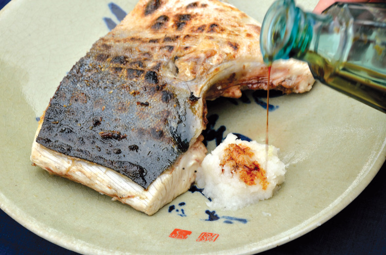 Charcoal-Grilled Yellowtail Collar Recipe