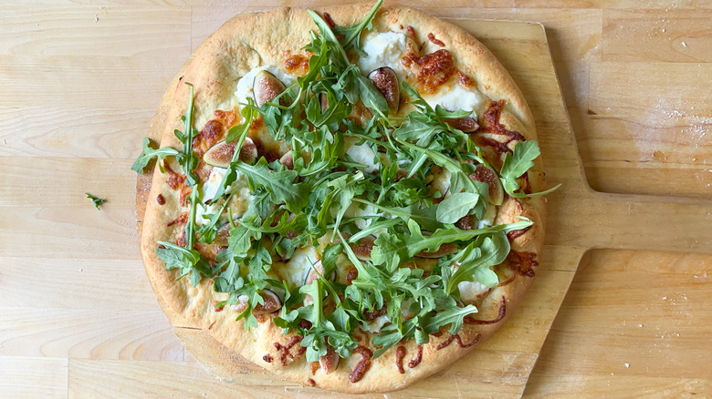 fig arugula pizza
