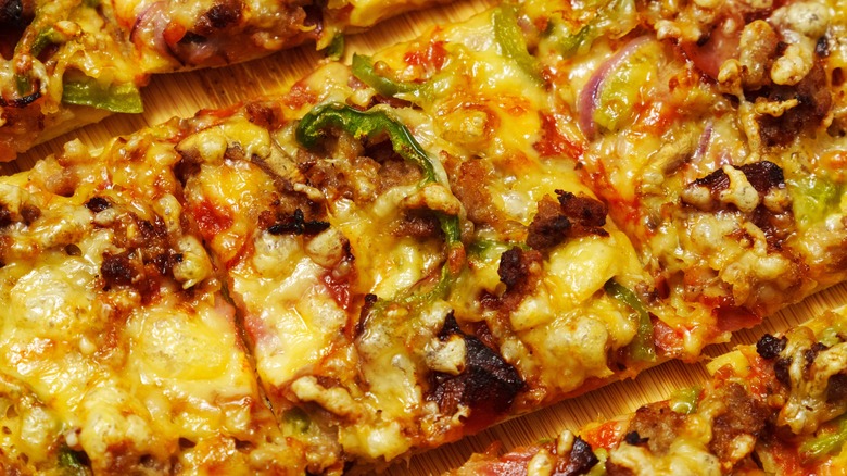 tavern-style pizza with veg