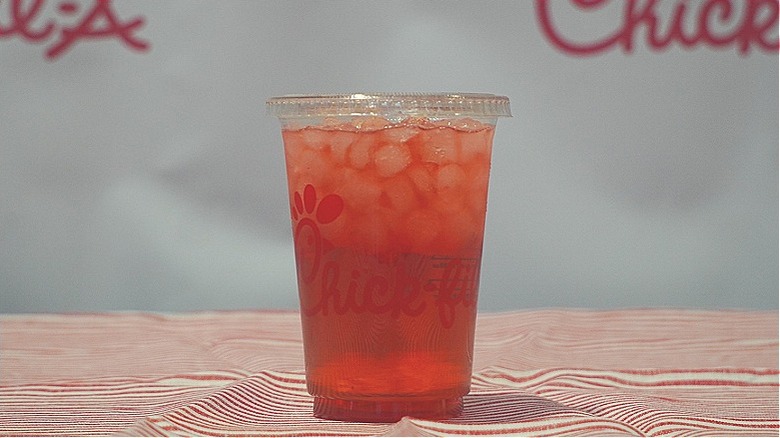 Chick-fil-A Strawberry Hibiscus & Sprite.