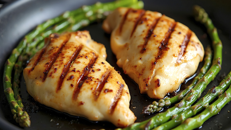 Grilled chicken with asparagus