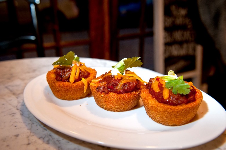 Chili And Cornbread Cups Recipe