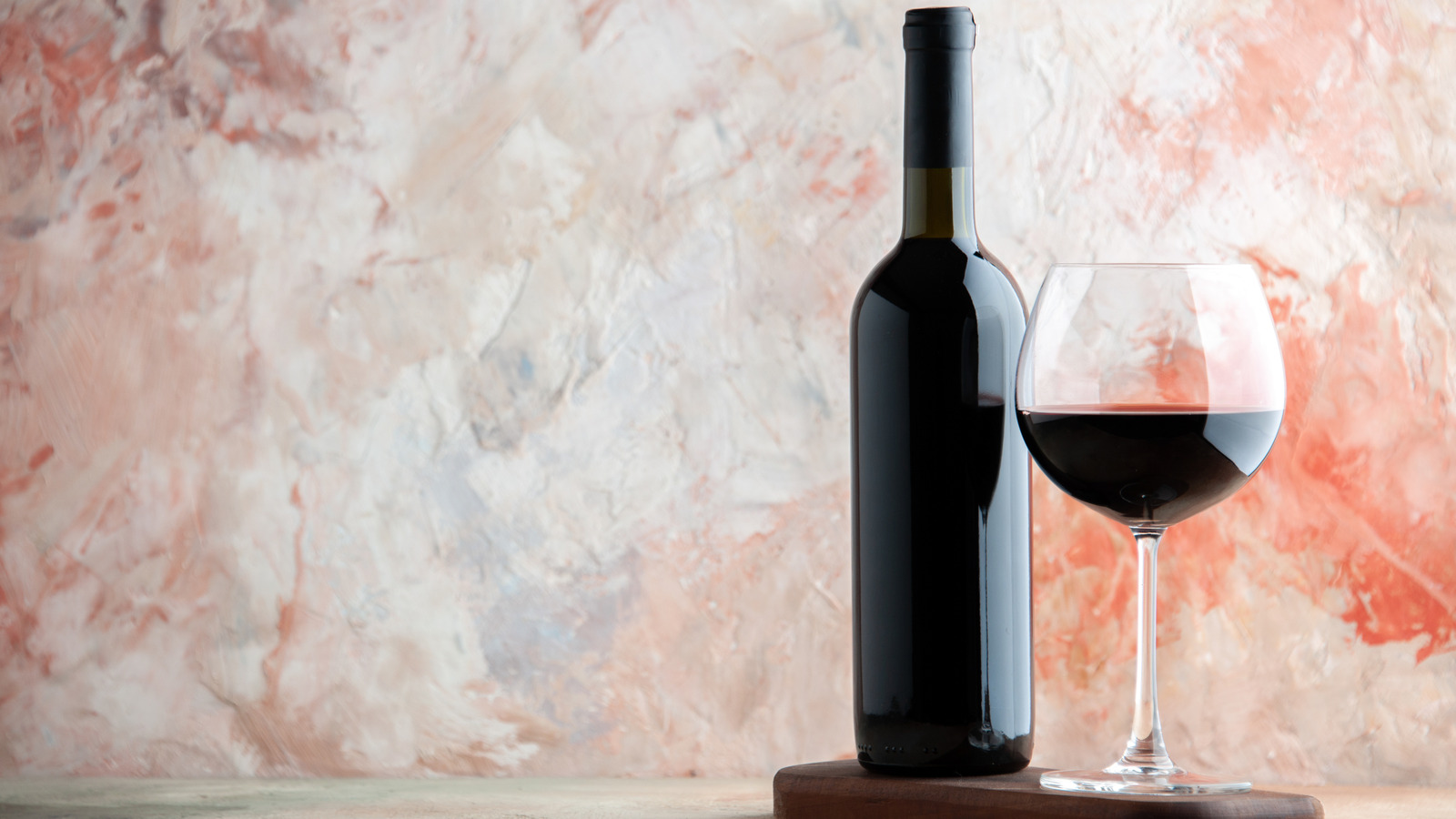 <a href="https://www.foodrepublic.com/1727232/wine-chilling-tip-towel/" target="_blank">Chill A Bottle Of Wine Quickly With One Simple Towel Trick</a>