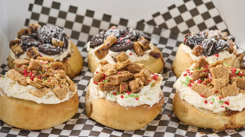 Cinnaholic cinnamon rolls with toppings