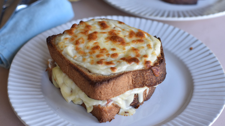 croque monsieur sandwich on plate