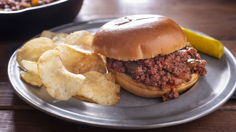 a sloppy joe with potato chips