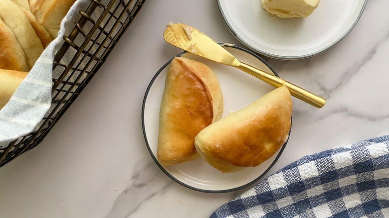 parker house rolls on plate 
