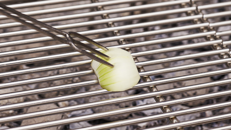 white onion cleaning a grill