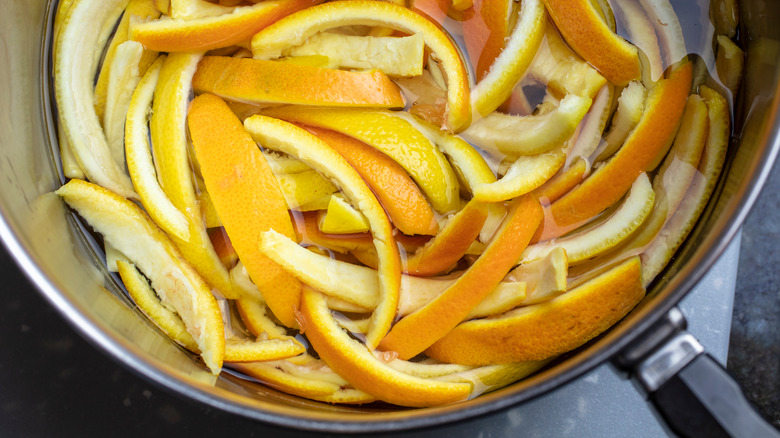 lemon peel in pot