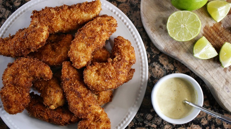 plate of chicken tenders