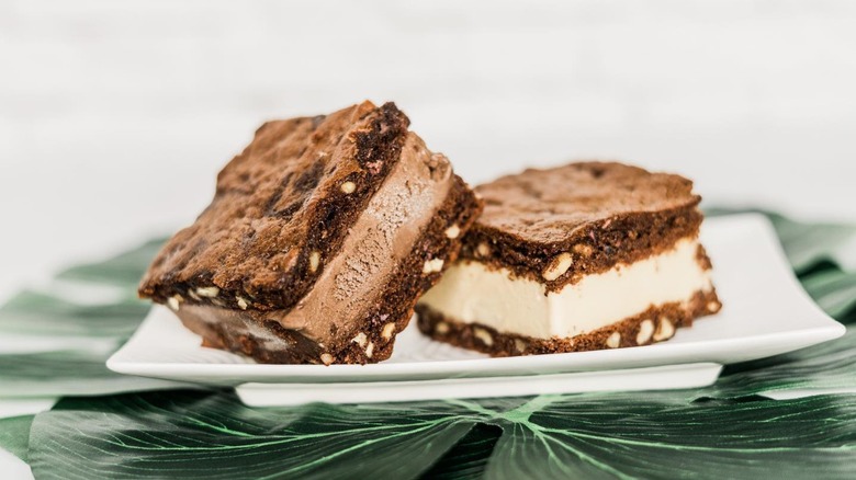 ice cream cookie sandwiches