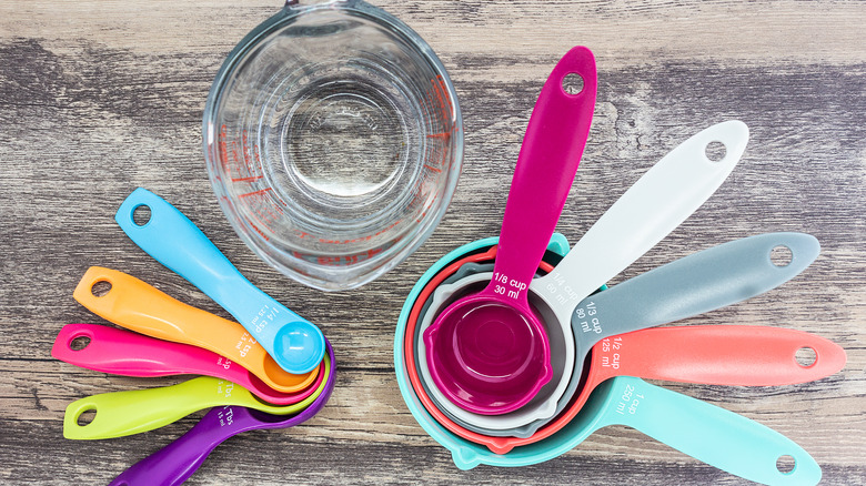 Measuring cups and spoons