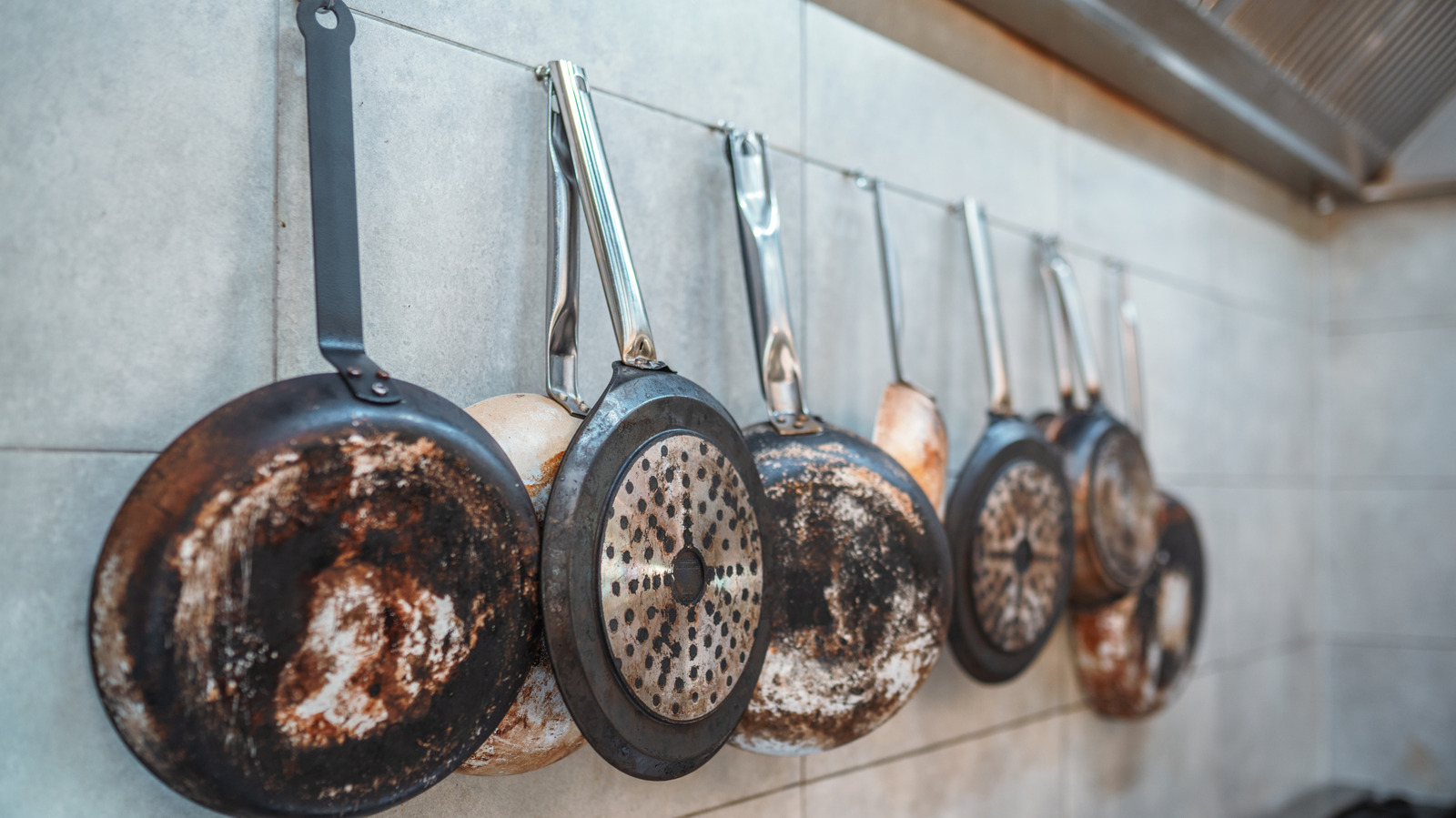 <a href="https://www.foodrepublic.com/2115579/cookware-recalled-what-to-do/" target="_blank">Cookware Recalled? Here’s Exactly What You Should Do</a>