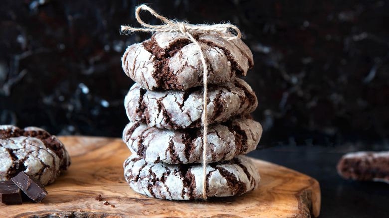 Stack of crinkle cookies