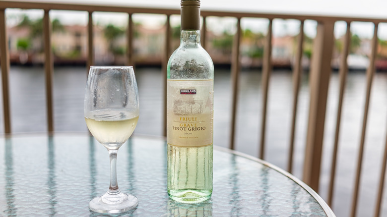 An glass and bottle of the Kirkland Signature Friuli Grave Pinot Grigio