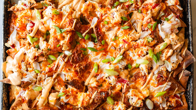 close up on crab rangoon nachos