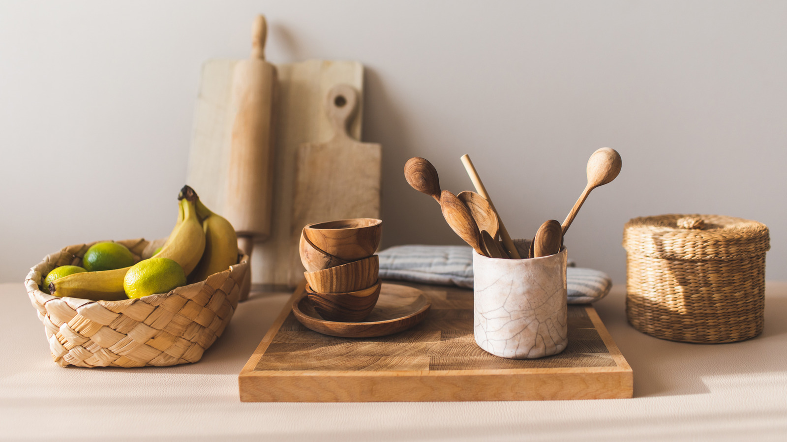 <a href="https://www.foodrepublic.com/1950647/dollar-store-hack-save-space-kitchen-counters/" target="_blank">Crowded Kitchen Counters? This Dollar Store Hack Is Peak Functional Decor</a>